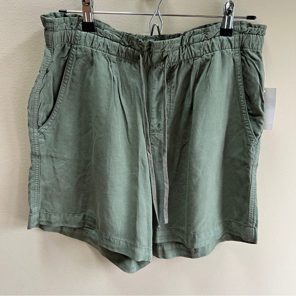 NWT Sanctuary Khaki Green Shorts Sz L